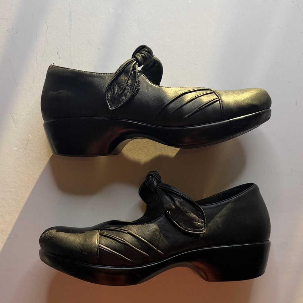Dansko Leather Ainsely MaryJane style clog in Black EUR size 39 US size 8.5